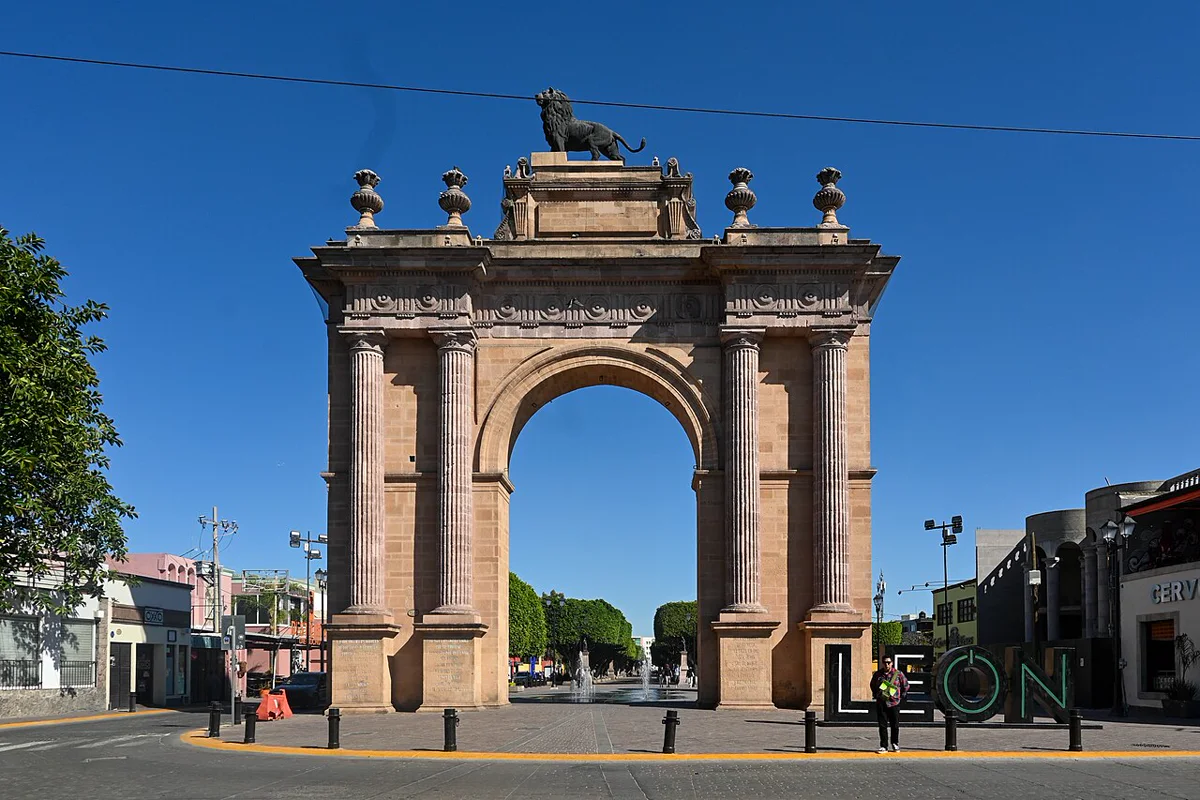 Arco de la Calzada de los Héroes, en León, Guanajuato